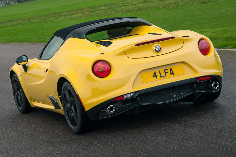  Alfa Romeo 4C Spider (960) 2015 года  (UK) (фото 8 из 23)